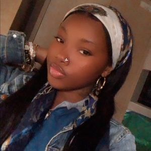 Meet your Posher, Mirah